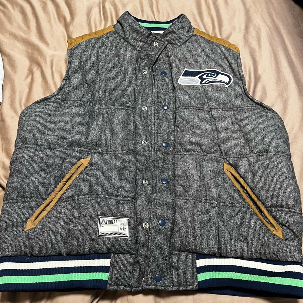 **NWT** Seahawks Puffer Vest
